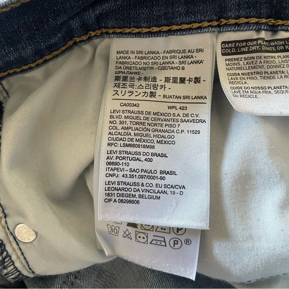 Levi’s 311 Shaping Skinny Capri Pants Women’s Plus Size 20W Blue Med Wash Cuffed - Picture 13 of 13
